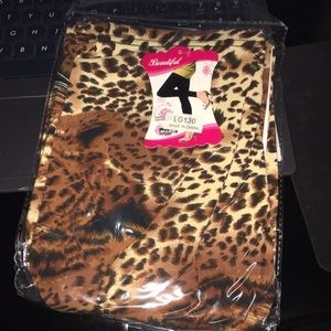 Leopard print woman’s leggings llll